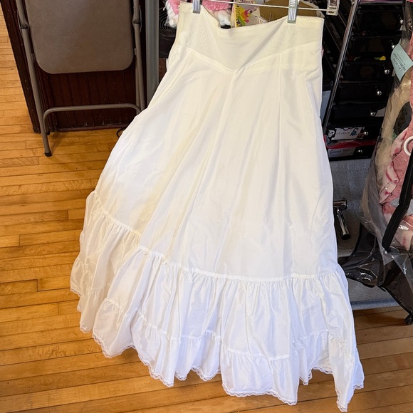 David's Bridal Dresses & Skirts - Petticoat / underskirt / slip (for under wedding dress or similar gown)